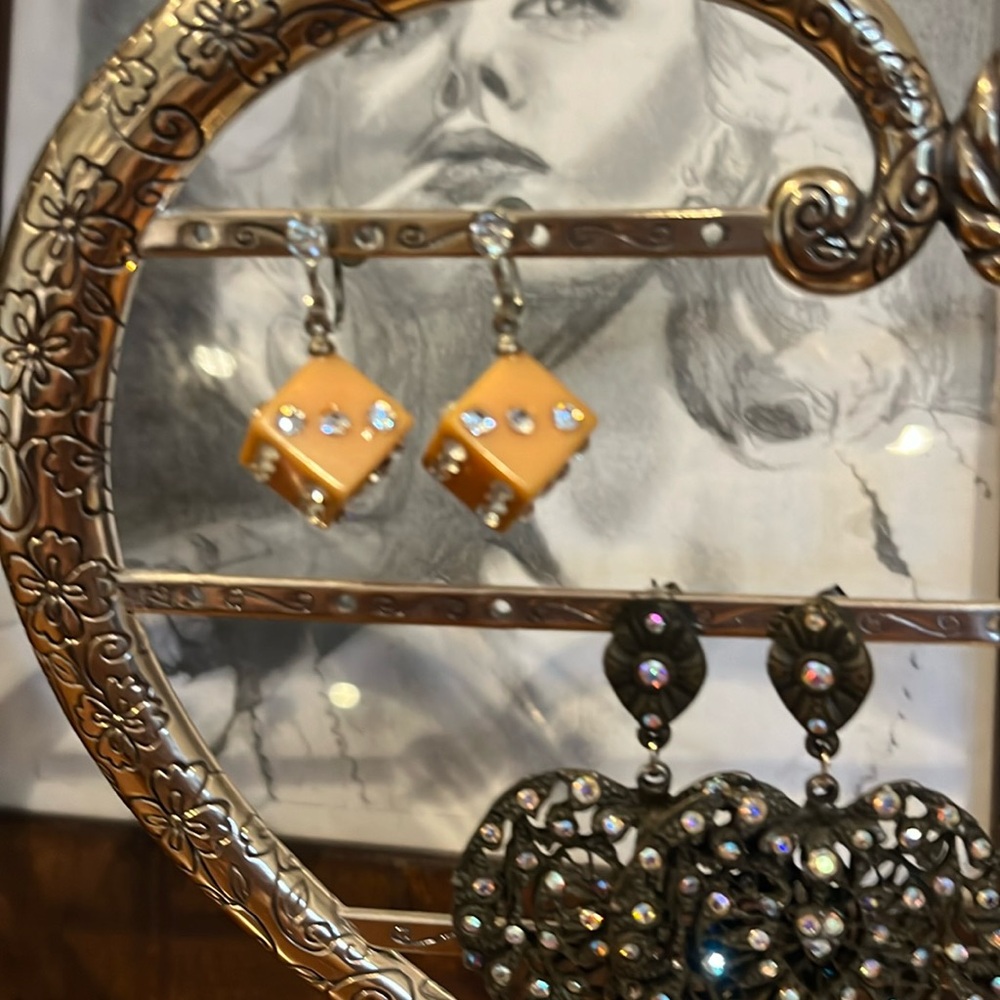 Vintage mod mid century rhinestone dice earrings.  All stones intact.